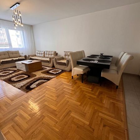 Big Spacious Apartment In Pej Center With Wi-Fi Peje Eksteriør bilde