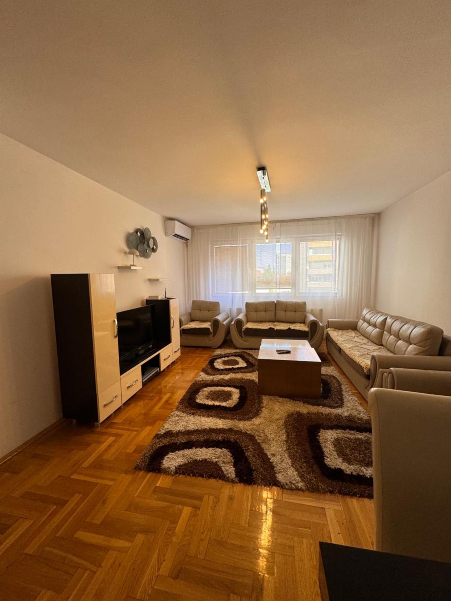 Big Spacious Apartment In Pej Center With Wi-Fi Peje Eksteriør bilde